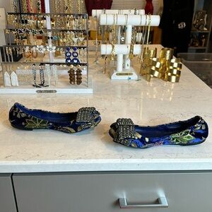 Tory Burch size 7 velvet blue/gold flowers flats with crystal embellished bows​